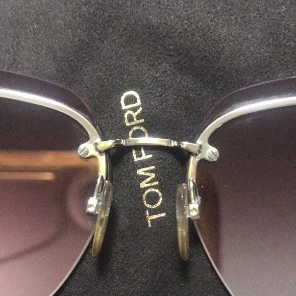 【送料,関税込】 TOM FORD サングラス Camilla TF682 Tom Ford Camilla-02 TF682 28C Sunglasses – GlassesNow